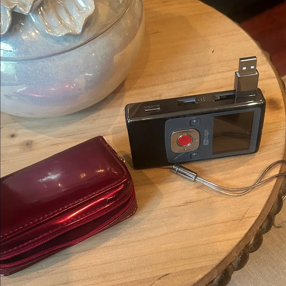 Flip Ultra HD Pocket Video Camera‎ 2nd Generation-U2120B